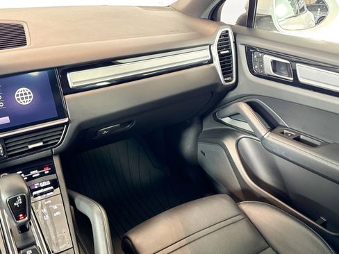 Used 2022 Porsche Cayenne Platinum Edition image 20
