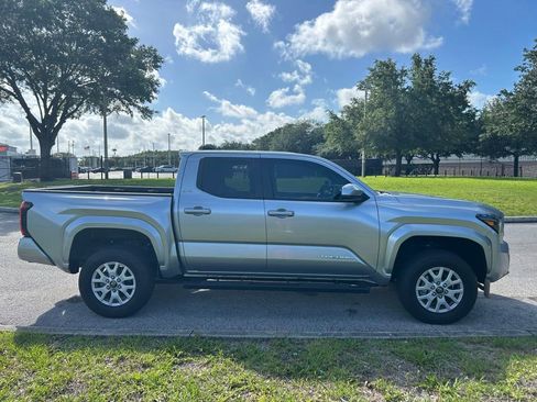 Used 2025 Toyota Tacoma SR5 RWD image 7
