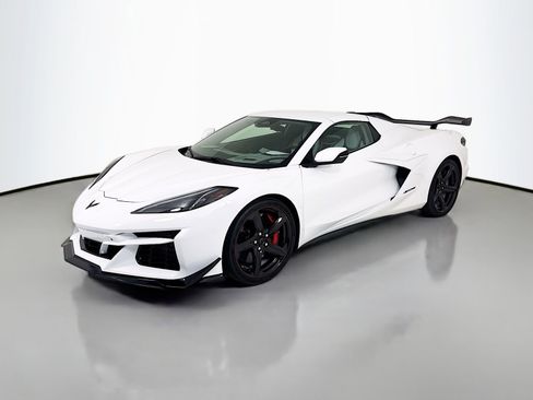 Used 2026 Chevrolet Corvette Z06 RWD image 3