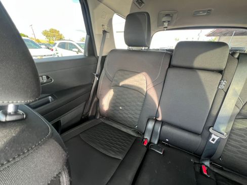 Used 2025 Nissan Pathfinder SV image 39