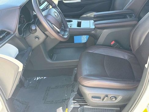 Certified 2021 Toyota Sienna Platinum FWD image 26