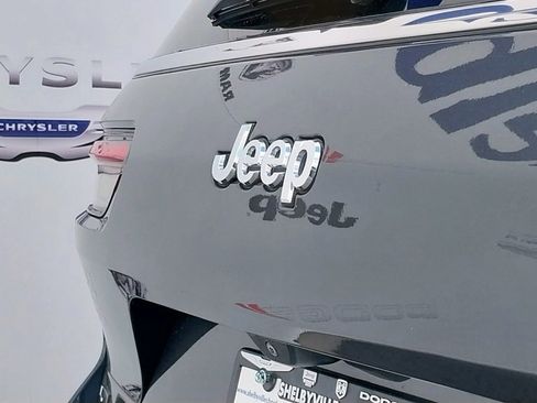 Used 2022 Jeep Grand Cherokee L Limited image 12