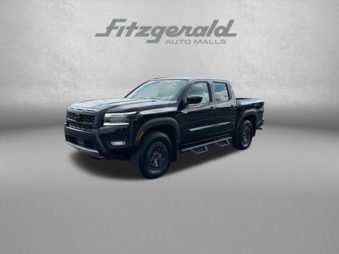 Used 2025 Nissan Frontier PRO-4X AWD/4WD image 3
