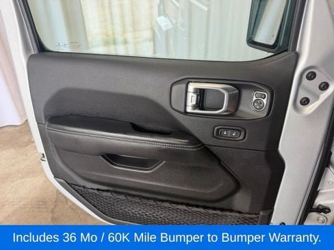 Used 2023 Jeep Wrangler Unlimited Sahara w/ Cold Weather Group AWD/4WD image 12