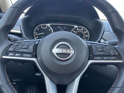 Used 2025 Nissan Altima 2.5 SR image 12