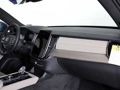 New 2026 Volvo XC90 B6 Plus w/ Protection Package Premier image 9