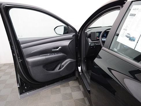 Used 2025 Hyundai Tucson SE AWD/4WD image 9