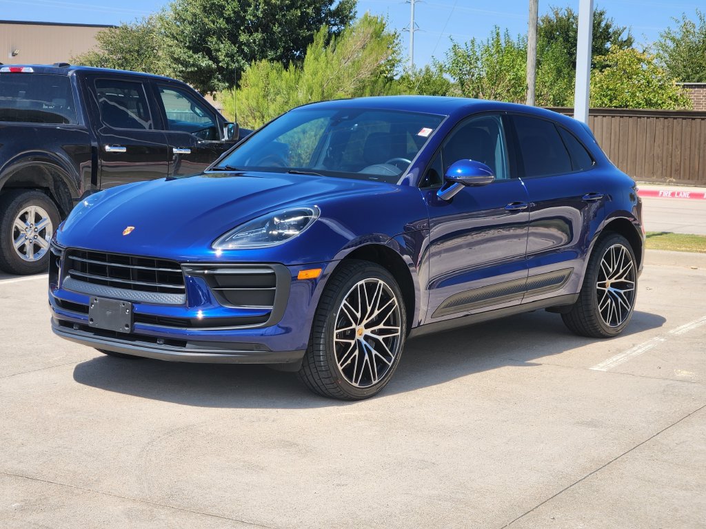 Used 2022 Porsche Macan AWD/4WD image 2