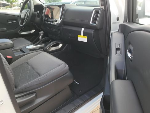 New 2026 Nissan Frontier SV w/ SV Convenience Package RWD image 11