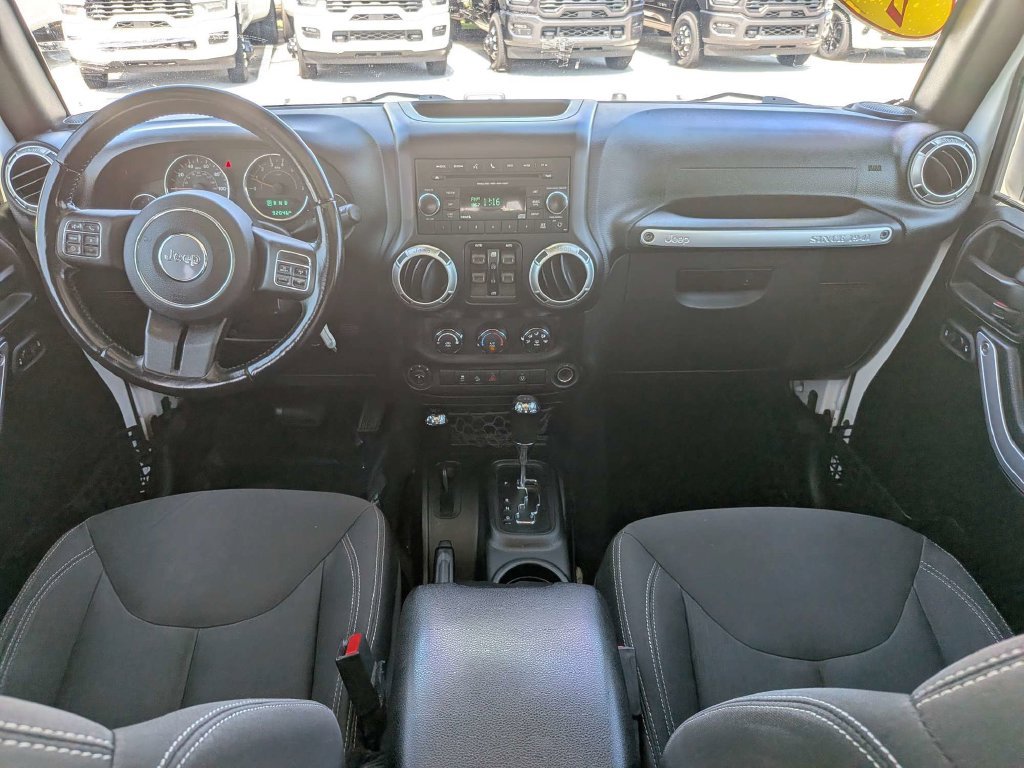 Used 2018 Jeep Wrangler Unlimited Sahara w/ Connectivity Group AWD/4WD image 14