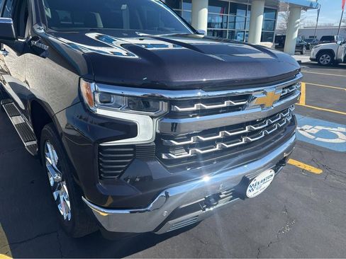 Used 2022 Chevrolet Silverado 1500 LTZ w/ Technology Package AWD/4WD image 5
