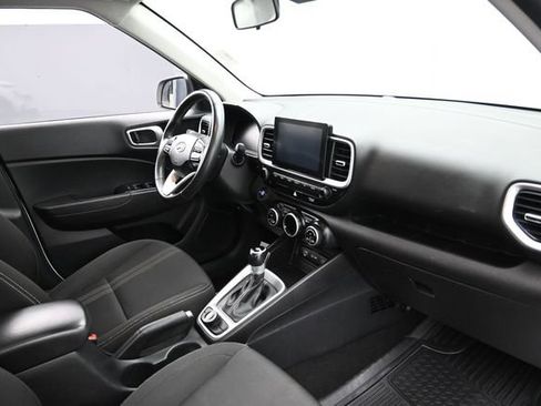Used 2024 Hyundai Venue SEL FWD image 29