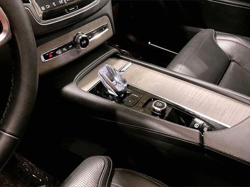 Certified 2024 Volvo XC90 B6 Ultimate w/ Lounge Package image 16