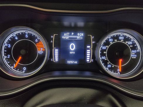 Used 2020 Jeep Cherokee Latitude Plus image 23