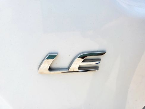 Used 2021 Toyota Corolla LE FWD image 14