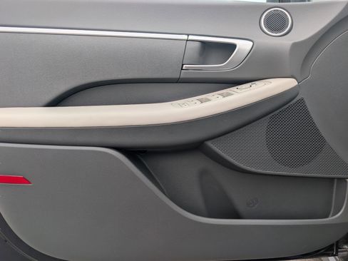 Used 2025 Hyundai Sonata SE FWD image 13