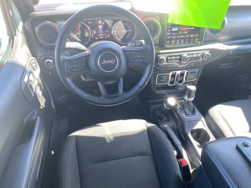 Used 2023 Jeep Wrangler Unlimited w/ Sun & Screen Package image 20