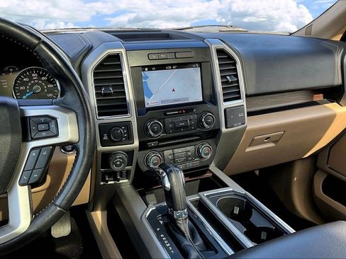 Used 2017 Ford F150 Lariat image 12