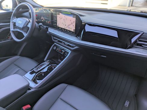 Certified 2025 Audi Q5 Premium Plus w/ Premium Plus image 29