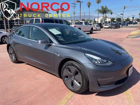 Used 2020 Tesla Model 3 Standard Range Plus image 2