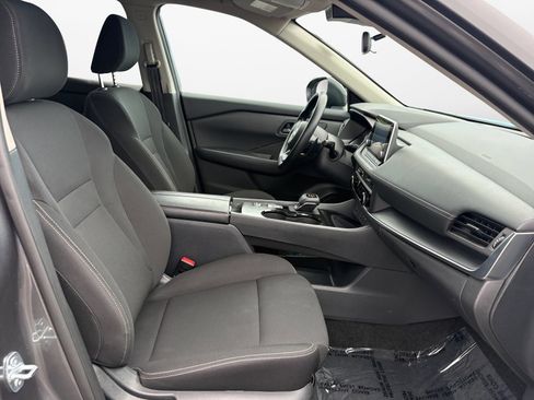 Used 2024 Nissan Rogue S FWD image 17