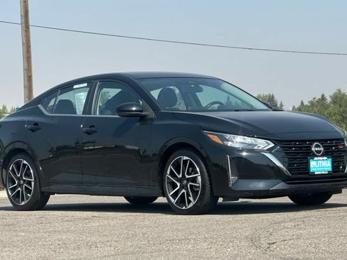 Used 2025 Nissan Sentra SR FWD image 9