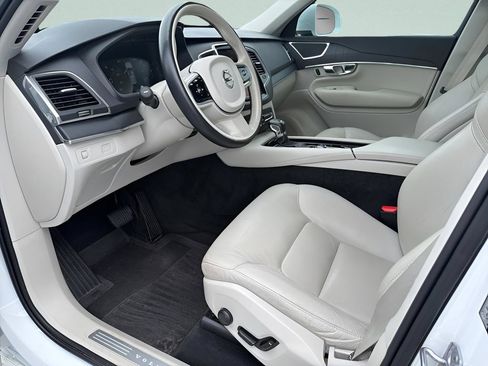 Used 2020 Volvo XC90 T6 Momentum w/ Protection Package Premier AWD/4WD image 10