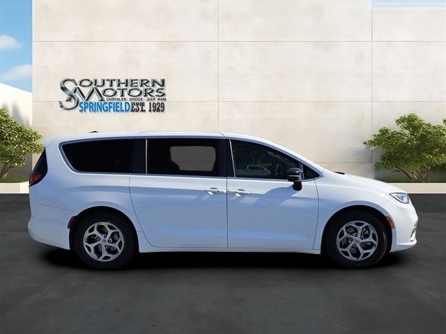 Used 2024 Chrysler Pacifica Limited FWD image 6