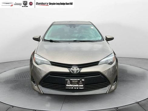 Used 2018 Toyota Corolla LE image 2