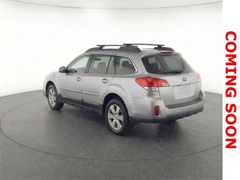 Used 2011 Subaru Outback 2.5i Premium image 4
