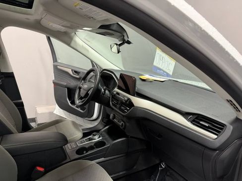 Used 2022 Ford Escape SE w/ SE Sport Appearance Package AWD/4WD image 25