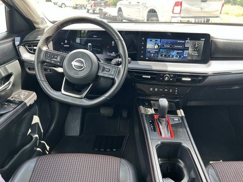 Used 2025 Nissan Kicks SR FWD image 22