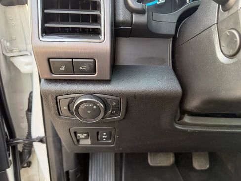 Used 2018 Ford Expedition Platinum image 25