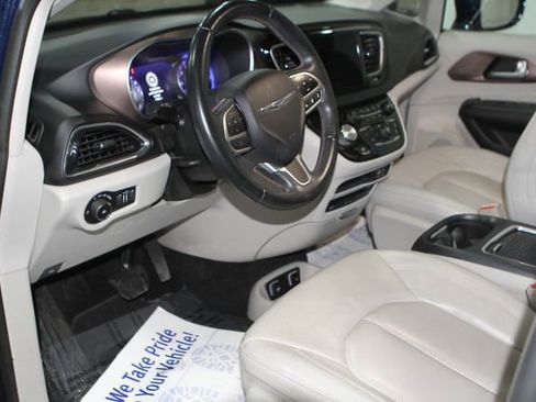 Used 2018 Chrysler Pacifica Touring-L Plus w/ Advanced Safetytec Group FWD image 15