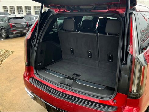 Used 2021 Cadillac Escalade Premium Luxury Platinum w/ Heavy-Duty Trailer Package AWD/4WD image 4