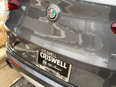 Used 2023 Alfa Romeo Stelvio Ti image 17