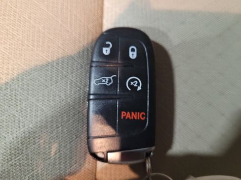 Used 2022 Jeep Grand Cherokee Laredo E w/ Security & Convenience Group image 32