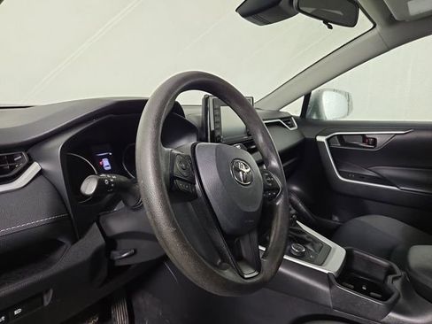 Used 2022 Toyota RAV4 LE image 14