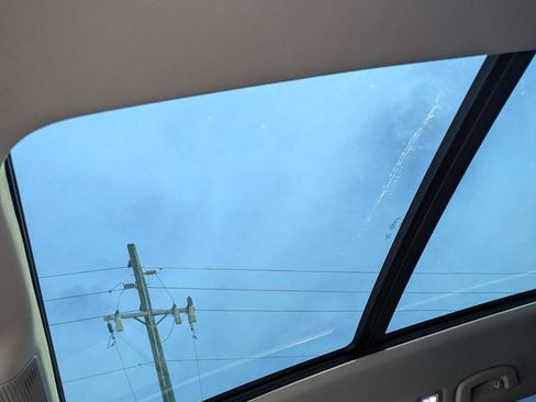 Certified 2025 Volkswagen Atlas Peak Edition SE image 21