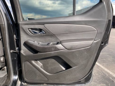 Used 2023 Chevrolet Traverse LT FWD image 13