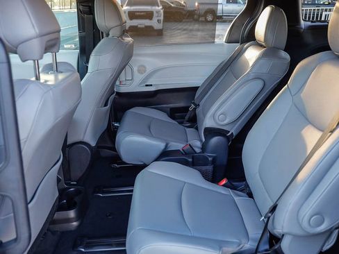 Used 2026 Toyota Sienna XLE FWD image 22