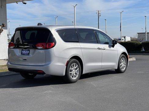New 2026 Chrysler Voyager LX image 9