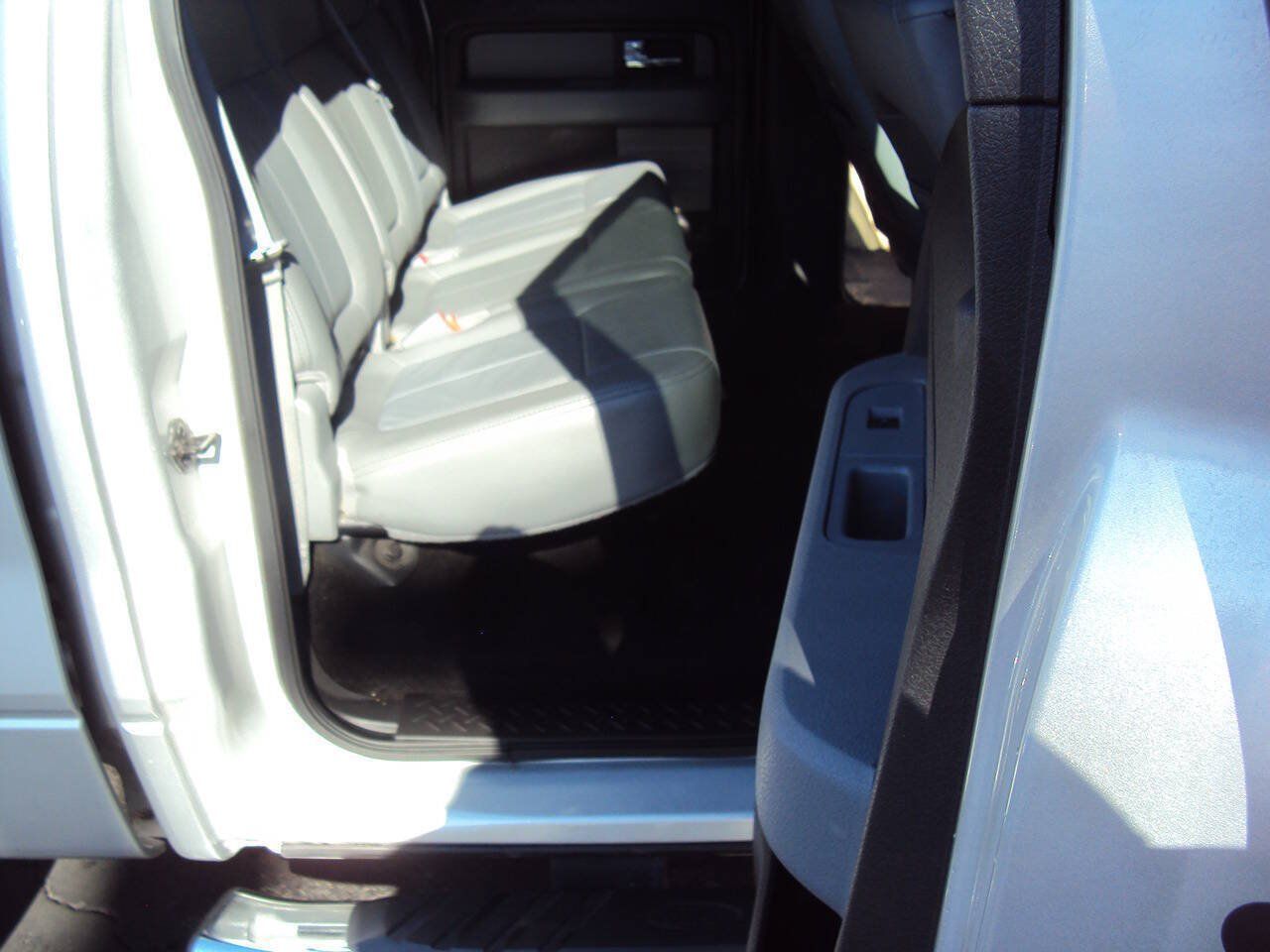 Used 2014 Ford F150 XLT w/ Equipment Group 302A Luxury AWD/4WD image 13