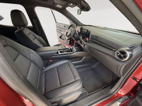 Used 2025 Chevrolet Equinox LT w/ Convenience Package II FWD image 32