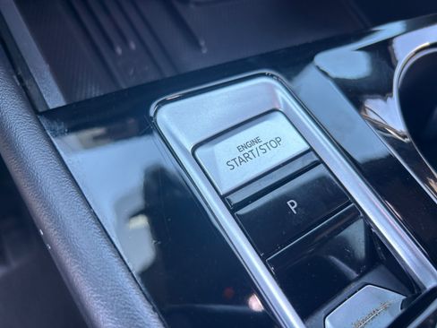 Certified 2025 Volkswagen Atlas Cross Sport SE FWD image 28
