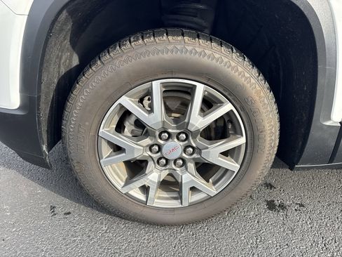 Certified 2023 GMC Acadia SLE image 10