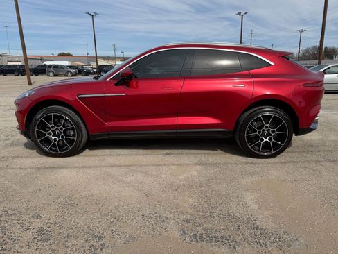 Used 2021 Aston Martin DBX image 3