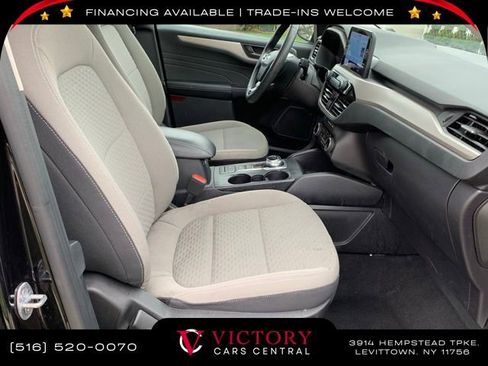 Used 2022 Ford Escape SE w/ SE Sport Appearance Package image 17