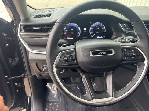 Used 2023 Jeep Grand Cherokee L Laredo AWD/4WD image 15