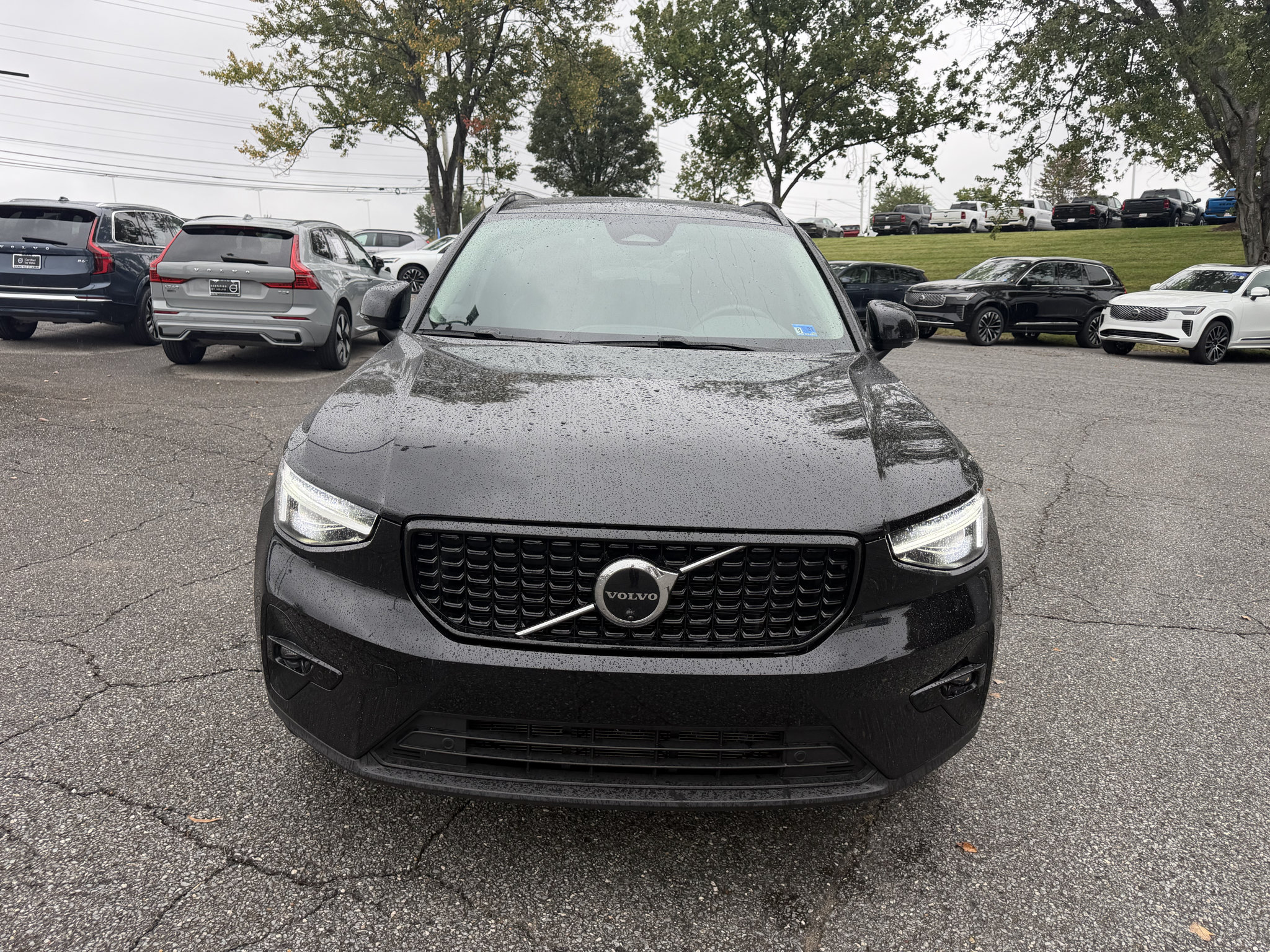 Used 2026 Volvo XC40 B5 Plus AWD/4WD image 3